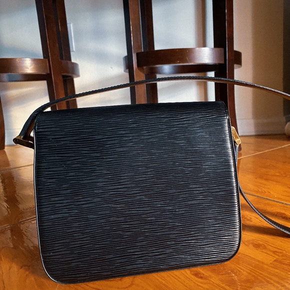 1999 Pre-Owned LV Black EPI Leather Buci Shoulder Bag - Picture 4 of 11